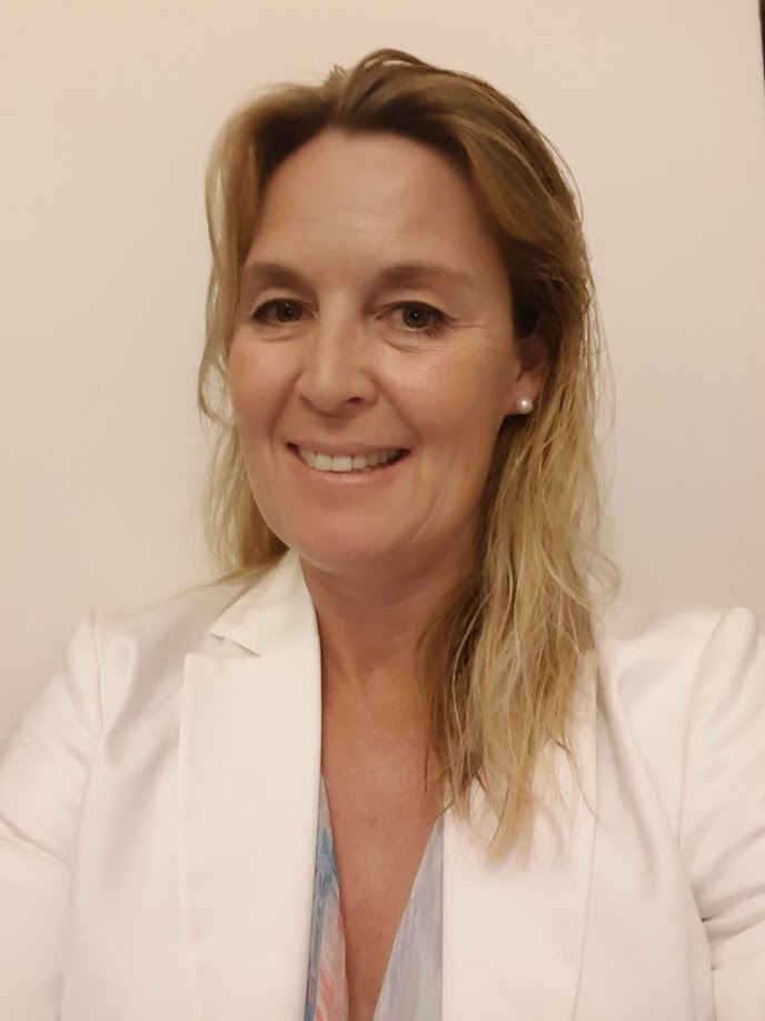 Portrait photo of DAS Insure founder Babette Bottin